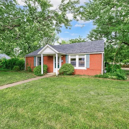 Mid-Century Brick Bungalow Home Evansville Extérieur photo