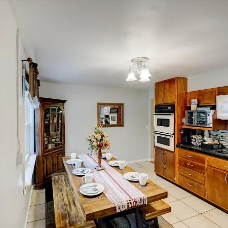 Mid-Century Brick Bungalow Home Evansville Extérieur photo