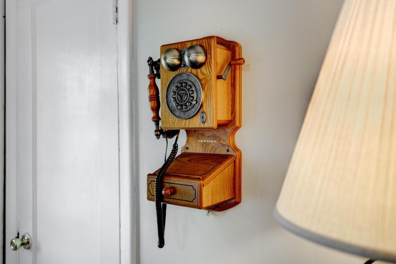 Mid-century Brick *